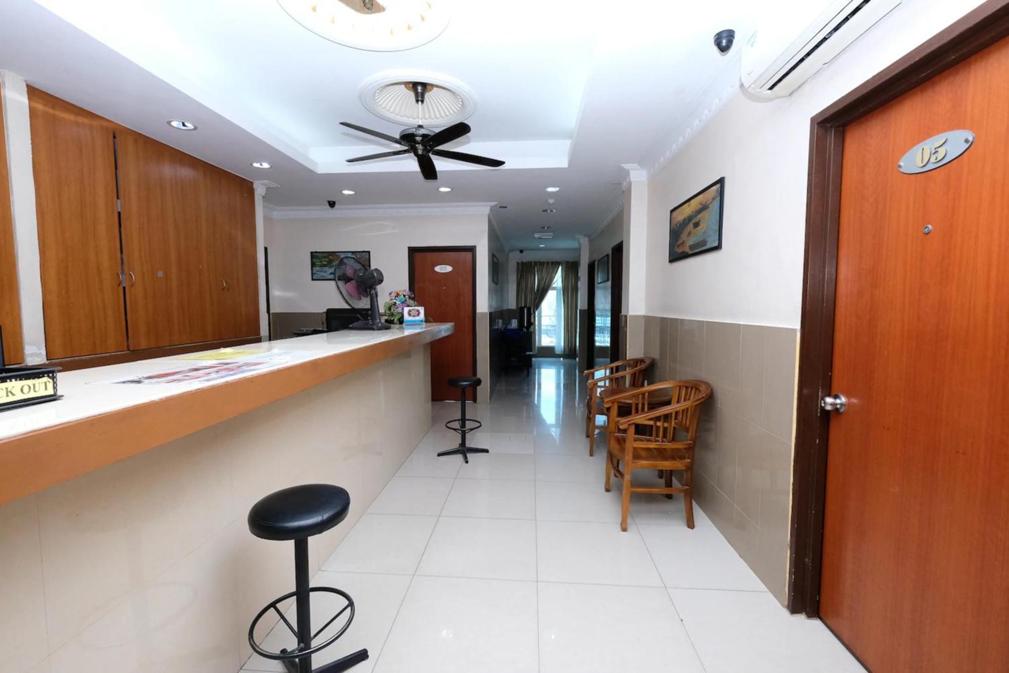 Super Oyo 707 Ayuni Hotel Bangi Buitenkant foto