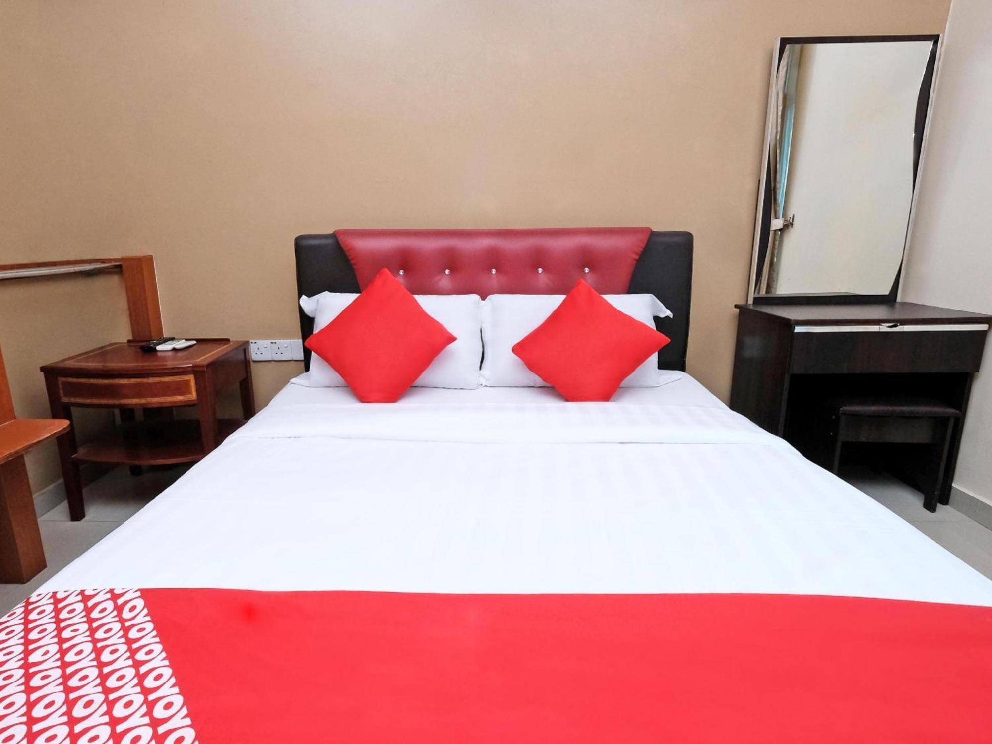 Super Oyo 707 Ayuni Hotel Bangi Buitenkant foto