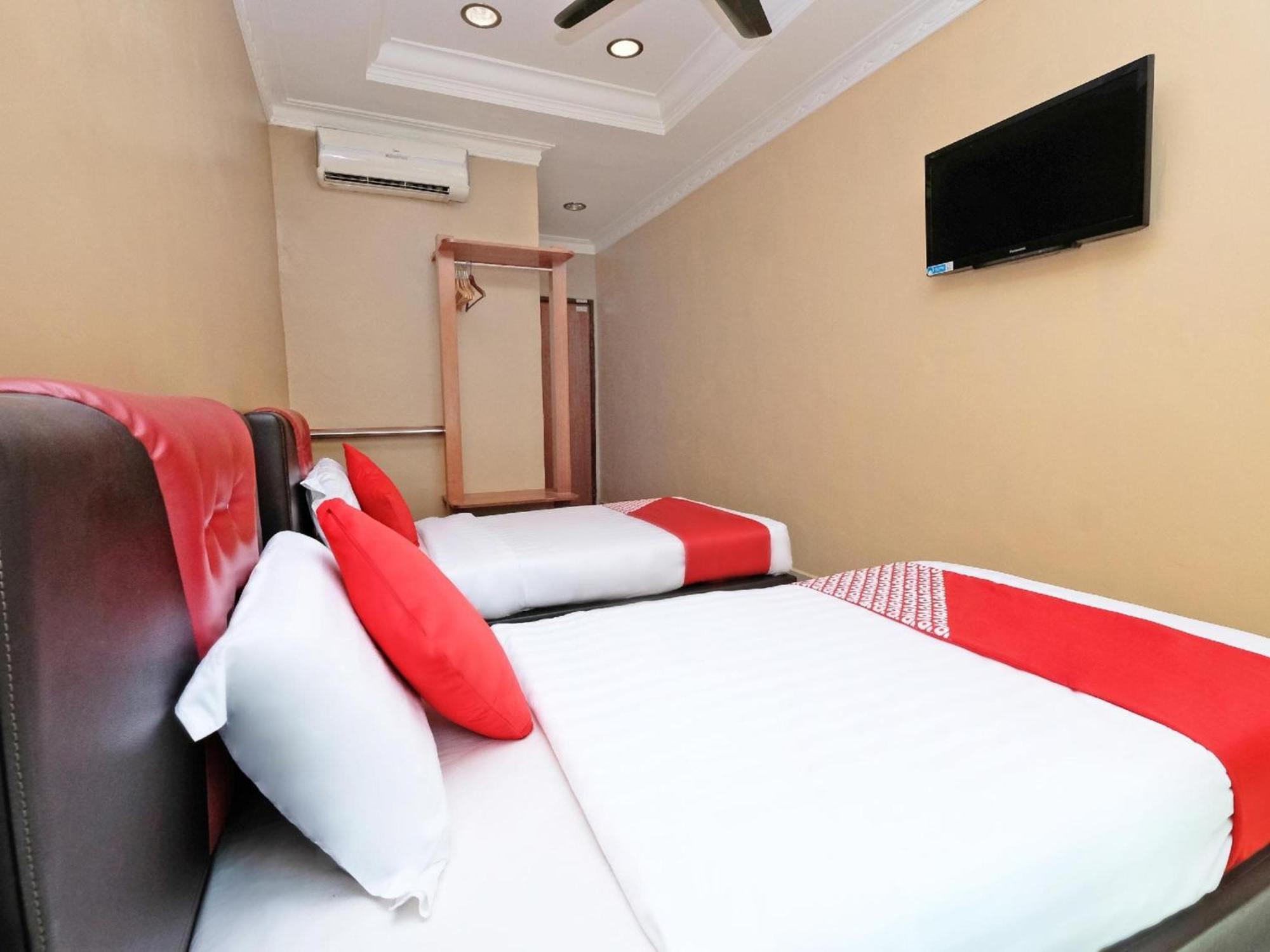 Super Oyo 707 Ayuni Hotel Bangi Buitenkant foto