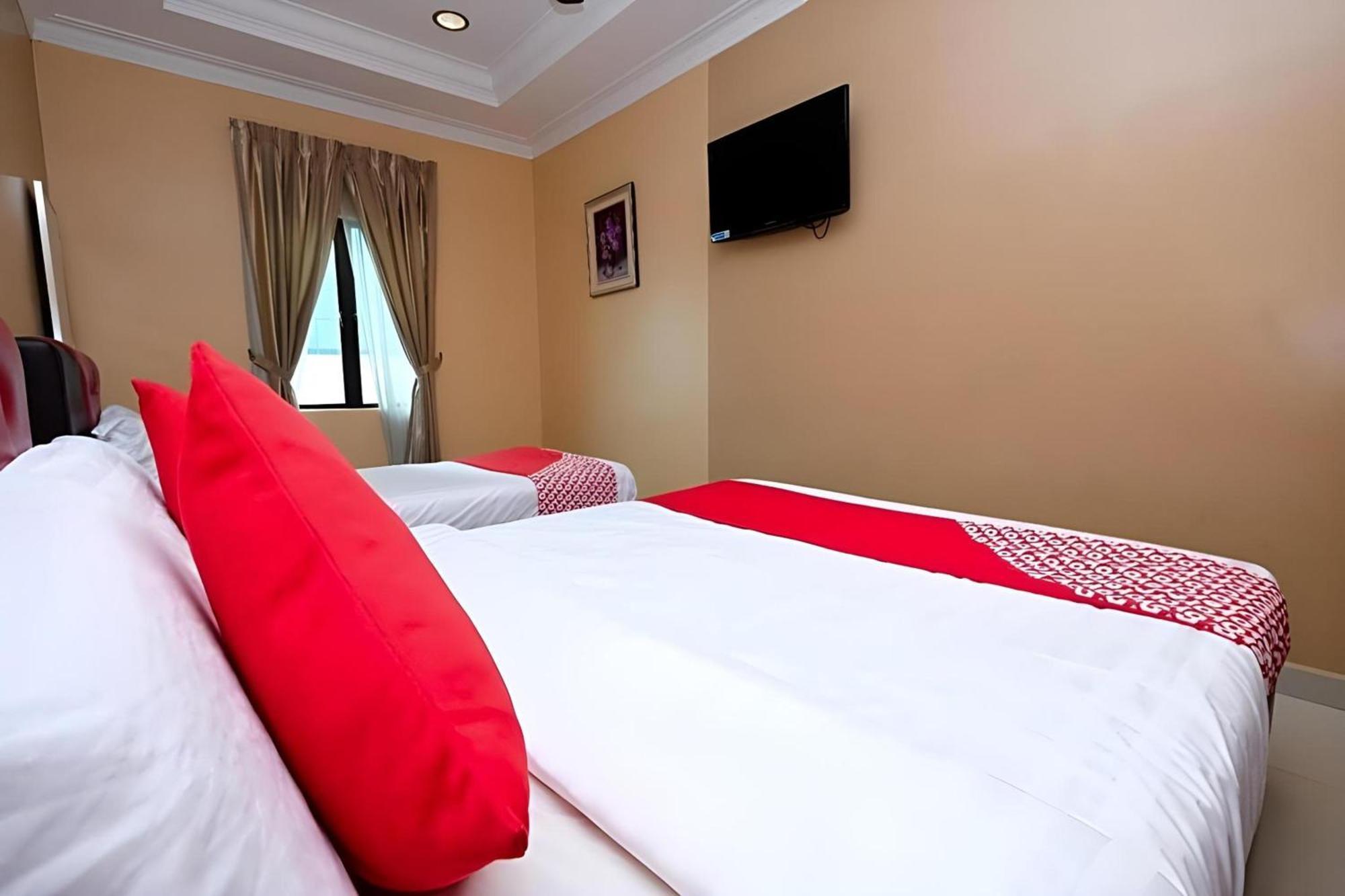Super Oyo 707 Ayuni Hotel Bangi Buitenkant foto