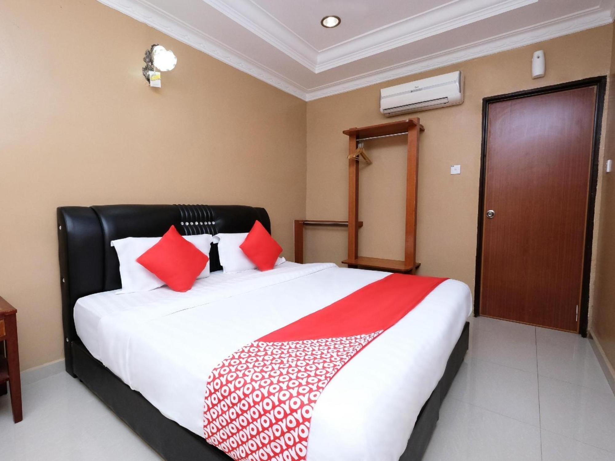 Super Oyo 707 Ayuni Hotel Bangi Buitenkant foto