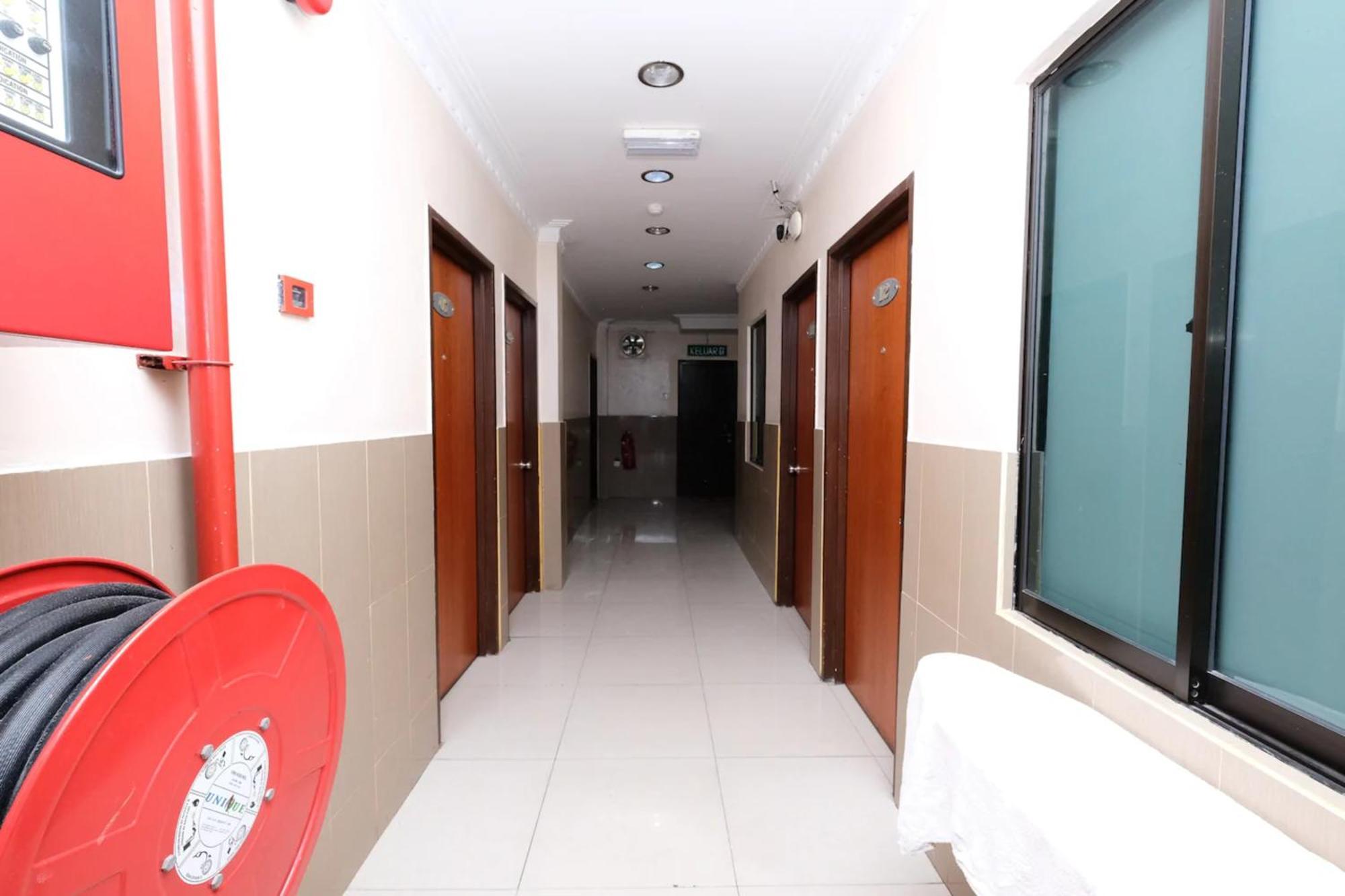 Super Oyo 707 Ayuni Hotel Bangi Buitenkant foto