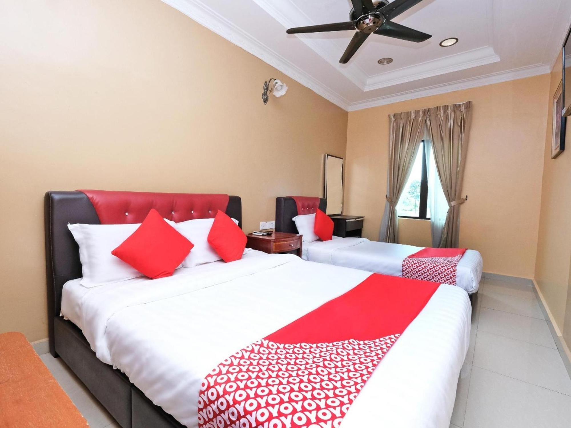 Super Oyo 707 Ayuni Hotel Bangi Buitenkant foto