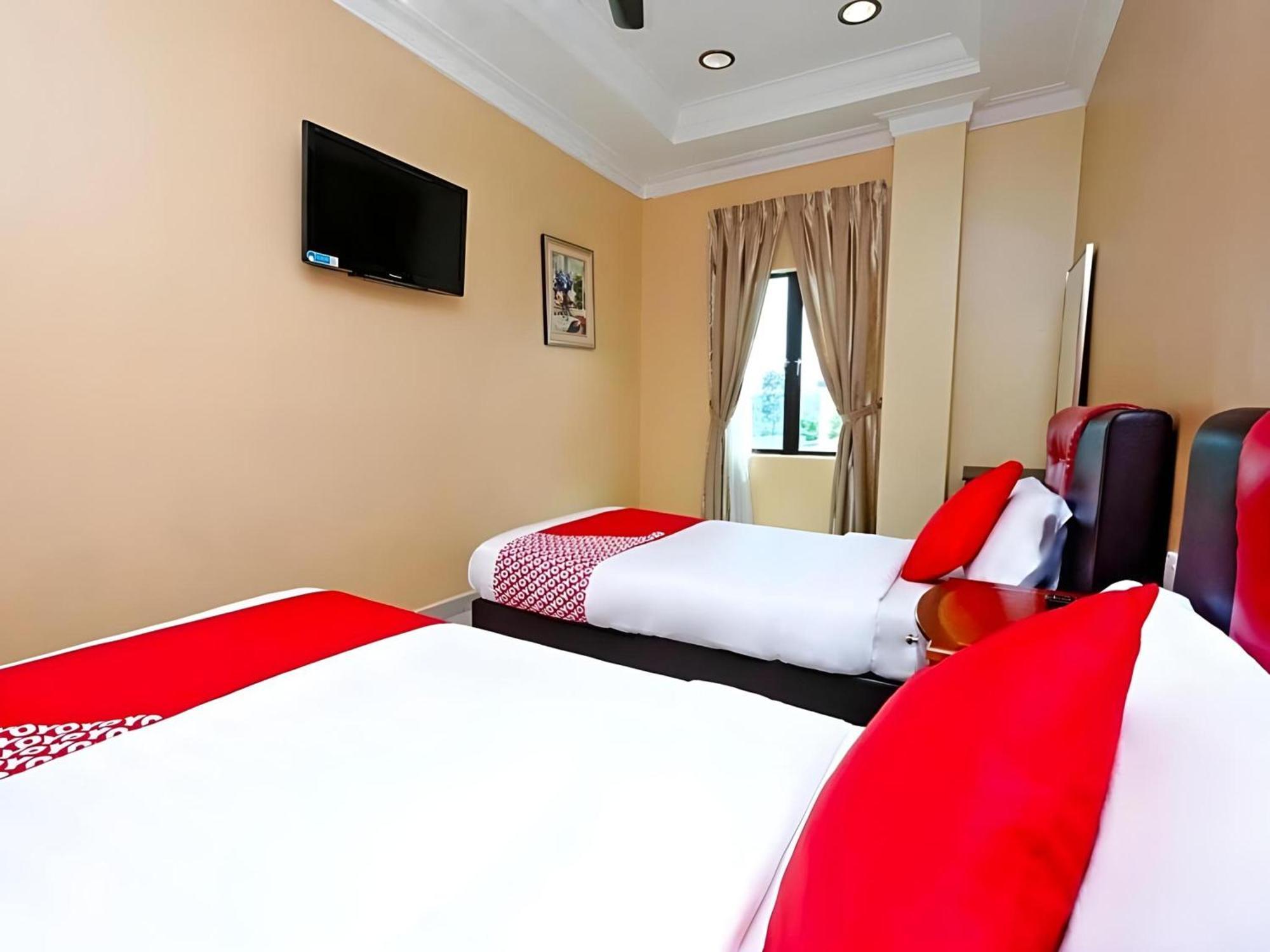 Super Oyo 707 Ayuni Hotel Bangi Buitenkant foto